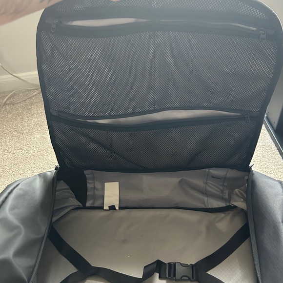 Timbuk2 Black Impulse Travel Bag Backpack 55L - Picture 7 of 13